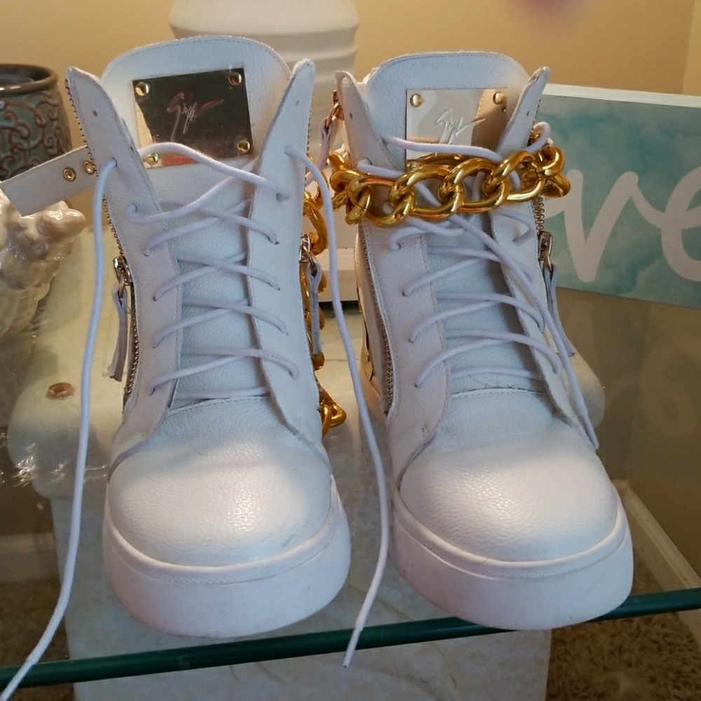 White gym shoes